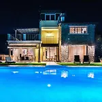Perla By Whale Homes Vila